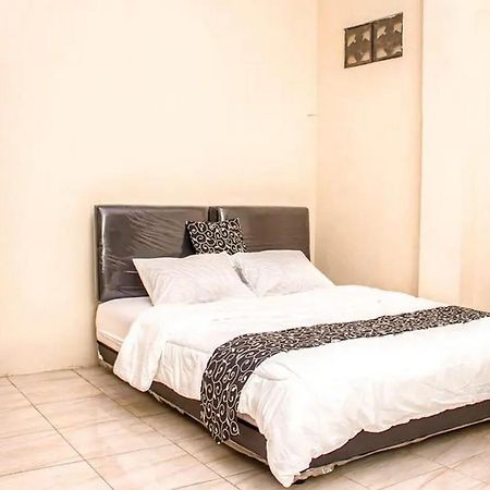 Samar Wulu Guest House Syariah Mitra Reddoorz Near Ketapang Ketapang  Exterior photo